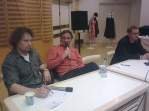 Kuvassa panelistit Tuukka Tomperi, Jukka-Pekka Laakso ja Markus Määttänen.